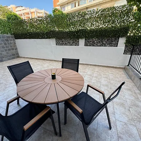Luxury Seaside With Seaview شقة *